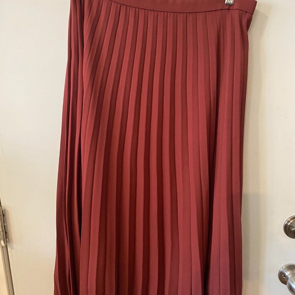 J. Crew Maroon Burgandy Pleated Maxi Length Skirt Sz. 10, NWOT - Picture 2 of 4